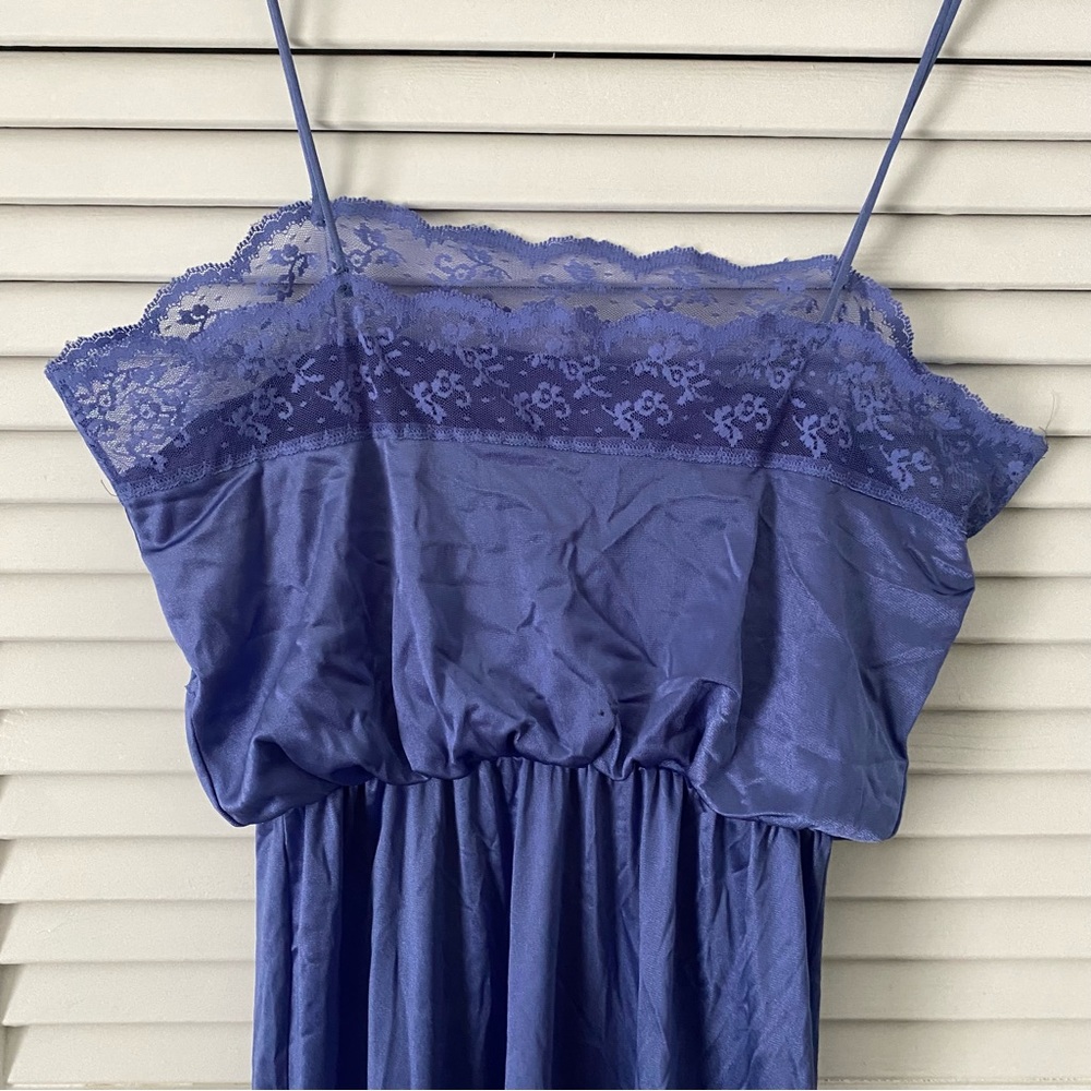 STUNNING Cornflower Blue Semi-sheer Vintage Full Length Slip - Picture 5 of 7